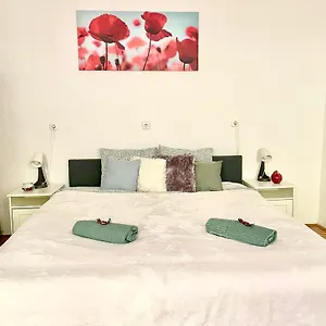Very Warm With Big Bed Near New York Cafe Apartamento Budapest